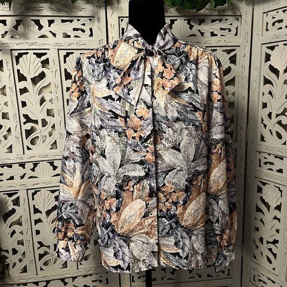 Laura Mae Tops Vintage Laura May Marvelous Black Tan Gray Floral